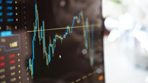 Cotaţiile la ţiţei au continuat să scadă, după ce OPEC+ a decis majorarea producţiei