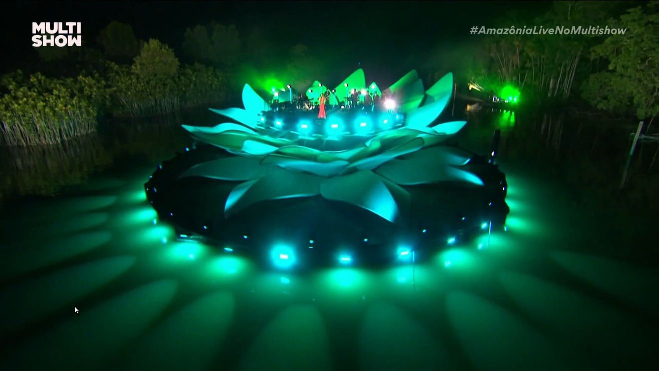 Mariah Carey a susţinut un concert pe o scenă plutitoare în Amazonia / Concertul, dedicat protejării pădurilor tropicale