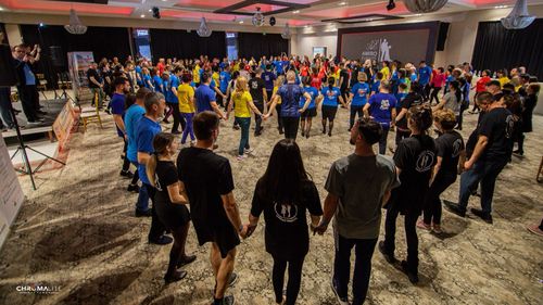 FOTO Galațiul, capitala jocului popular românesc timp de trei zile / 300 de participanți, reprezentând 13 școli de dans, au participat la workshopuri de dans popular cu coregrafi din diferite zone ale țării