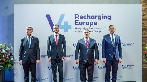 Premierii grupului Visegrad se întâlnesc marți la Londra pentru a discuta despre războiul din Ucraina/ Viktor Orban a reamintit că nu va permite transportul de arme din Ungaria