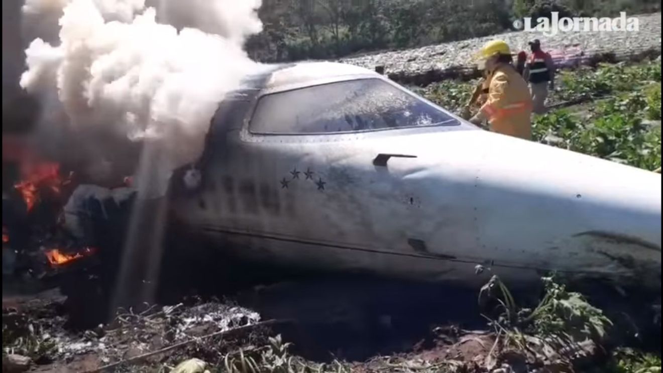 Șase persoane au murit după ce un avion militar s-a prăbușit în Mexic