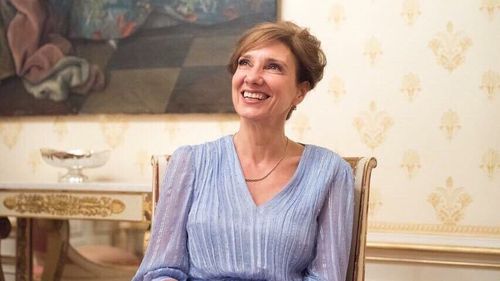 Administrația Prezidențială, reacție la bijuteriile de aproape 50.000 de lei purtate de Carmen Iohannis în Germania: ”Promovează creatorii români, a purtat bijuterii inspirate din Brâncuși/ Au fost returnate creatorului la revenirea în țară”