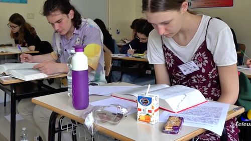 BREAKING România modifică structura examenelor naționale din cauza schimbărilor climatice. Calendarul BAC 2025 propune ca probele scrise să înceapă în 10 iunie, cel mai devreme din istoria recentă, iar competențele să se dea în iarnă