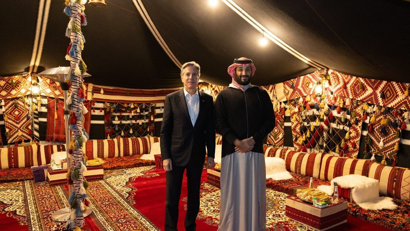 Arabia Saudită e gata să susțină loviturile împotriva rebelilor Houthi din Yemen, ale căror atacuri asupra transportului maritim în Marea Roșie au redus traficul comercial pe această cale navigabilă vitală