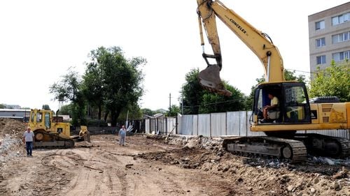 Sectorul 4: Au început lucrările la un patinoar care va putea fi folosit atât de sportivii de performanţă, cât şi de copii