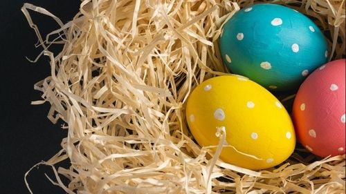 Ce se face în Joia Mare din Săptămâna Patimilor, conform tradițiilor: Acum se face borş şi se vopsesc ouăle. Pe morminte se varsă apă, fetele fac vrăji şi nu se doarme