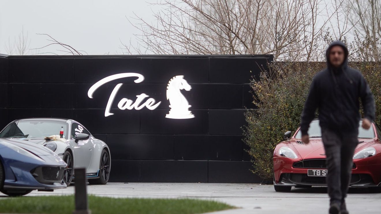 Un asociat al fraţilor Tate, audiat la DIICOT