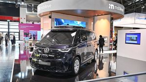 Volkswagen intră în competiția taxiurilor fără șofer, cu duba ID.Buzz AV / Tehnologia este deja prezentă pe străzile din Hamburg
