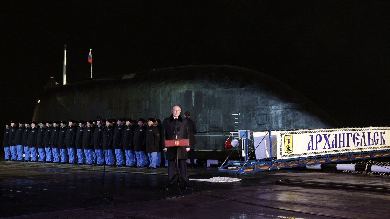 Vladimir Putin susține că Rusia construiește şase noi submarine nucleare până în anul 2030