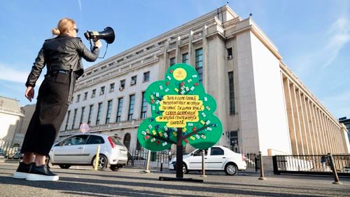 VIDEO Protest al comunității Declic pentru contracepție gratuită/ Argumente: România, țara cu cele mai multe mame adolescente/„Mulți dintre noi nu-și permit cheltuieli constante pentru contraceptive”