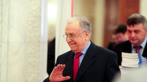 Ilie Bolojan, mesaj la moartea lui Ion Iliescu: Intră acum în istorie și la dreapta analiză a acesteia / Dispariția sa reprezintă încheierea unei etape semnificative din istoria recentă a țării, marcată de tranziția post-comunistă și de transformări esențiale în viața publică