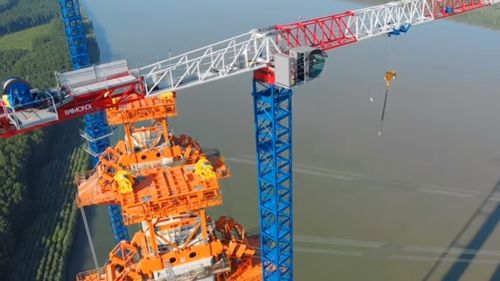 VIDEO Imagini aeriene de la Podul suspendat peste Dunăre din Brăila: montarea platformei pe care se vor lansa cablurile de susținere