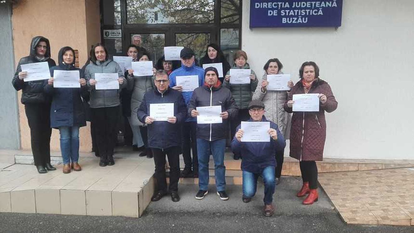 Aproximativ 900 de angajaţi ai Institutului Naţional de Statistică au întrerupt lucrul/ Protestatarii reclamă salarizarea discriminatorie îndelungată
