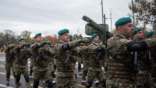 ”Specialii”, exceptați de la măsurile de austeritate: personalul militar va primi bani pentru munca suplimentară în 2024, în timp ce bugetarii civili vor primi doar zile libere în compensație