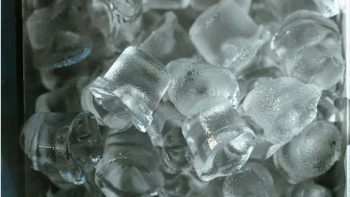 Căldura excesivă din Italia ajută companiile care produc gheață / "Am primit cereri pentru a pune gheață chiar și în piscine” / ”Am primit de două ori mai multe cereri decât anul trecut”