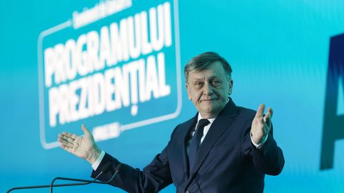 Antonescu: Intrarea mea în turul doi va fi decisă de cetăţenii României, nu de strigătele lui Fritz, de sondajele scoase din buzunar de Nicuşor Dan/ Am auzit şi de la Ponta şi de la alţi pontomani sau pontişti care ştiu unde se duc voturile