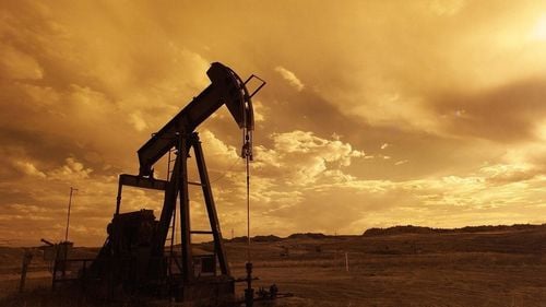 Petrolul american urcă peste 102 dolari pentru prima dată din 2014