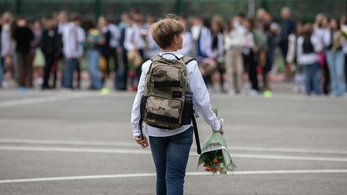 Organizația Salvați Copiii: Numărul cazurilor de bullying din școli a crescut cu o treime / Fenomenul este extrem de grav: 1 elev din 2 este victima actelor de amenințare, umilire sau violență fizică, iar 4 copii din 5 asistă la astfel de situații / E necesară înființarea grupurilor anti-bullying