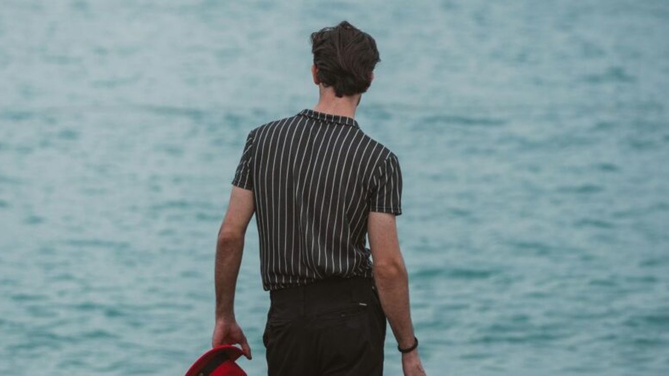 Minimalism masculin: Cum se poartă vara 2025