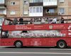 VIDEO Protest inedit al șoferilor transportului în comun din Alba Iulia / S-au plimbat prin oraș într-un autobuz supraetajat / De mai bine de o lună sunt în grevă generală