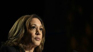 Kamala Harris îl atacă pe Elon Musk și avertizează lumea să „își amintească de anii 1930”