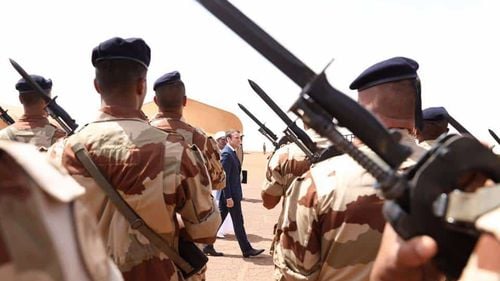 Putin, avertismente către Macron