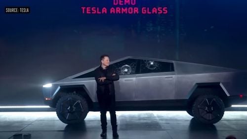 Tesla recheamă 3.878 de vehicule Cybertruck, pentru a repara pedala de acceleraţie care s-ar putea desprinde
