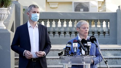 Dacian Cioloș, întrebat dacă poate conduce partidul fără majoritate în Biroul Național: ”O majoritate în ce sens? Eu nu lucrez cu un partid separat. Majoritățile se construiesc”/ Dan Barna: ”Mergem mai departe împreună”
