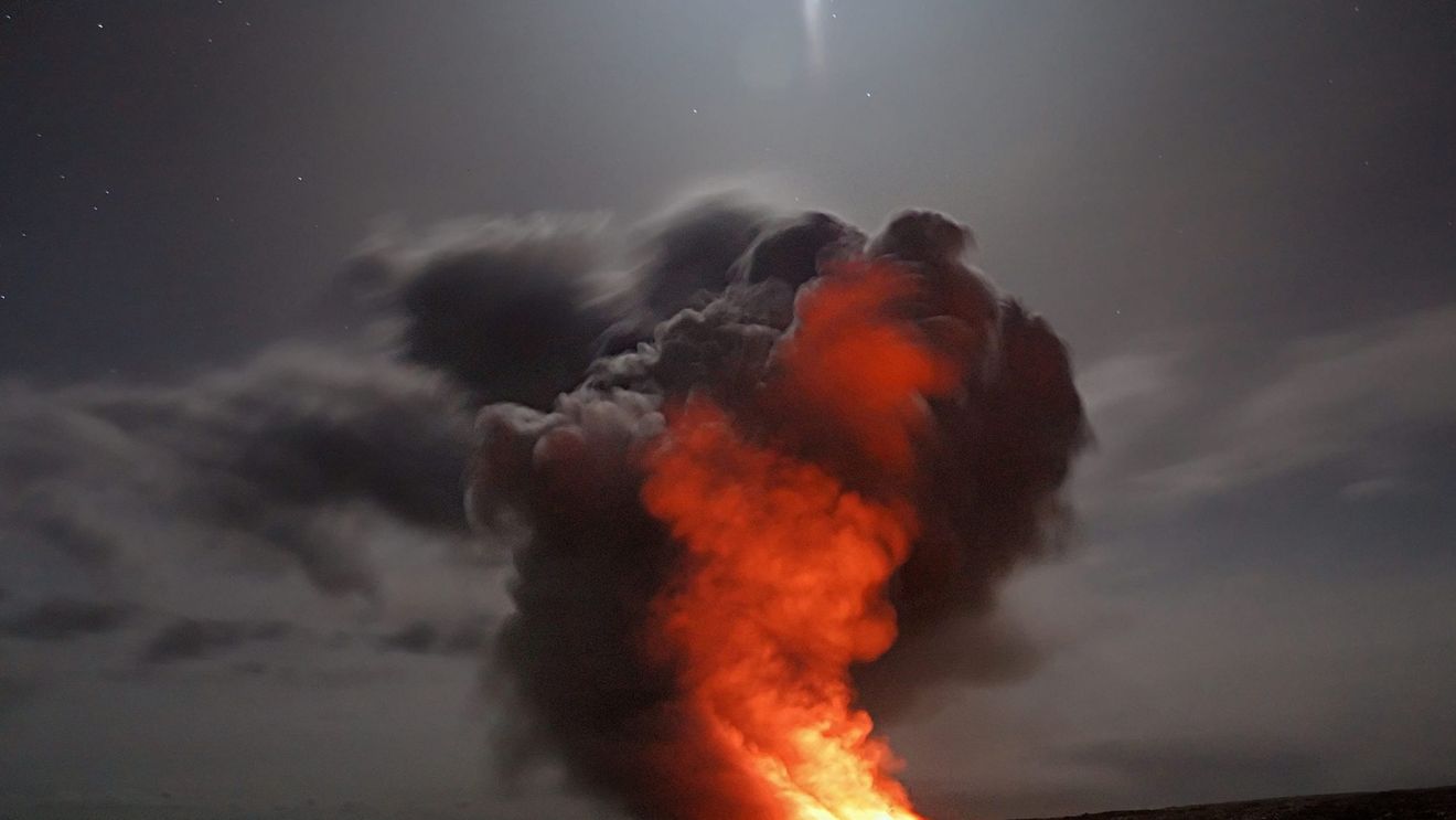 Alertă portocalie în Peru, după două explozii și o ploaie de cenușă cauzate de erupția unui vulcan
