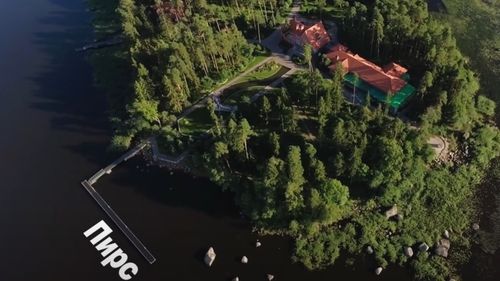 "Garden House", casa de vacanță a lui Vladimir Putin care i-ar face invidioși și pe țarii Rusiei imperiale (The Guardian)