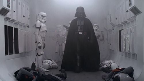 O sabie laser a personajului Darth Vader şi un costum Batman purtat de actorul Michael Keaton, scoase la licitaţie / Sabia este estimată la un preț cuprins între 1 milion și 3 milioane de dolari