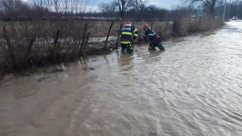 Avertizare Cod roşu emisă de hidrologi pentru mai multe cursuri de apă / Sunt vizate zone din judeţele Suceava, Harghita şi Neamţ