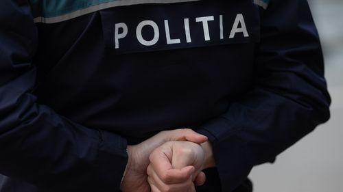 Fată de 16 ani lovită de o maşină condusă de un minor de 14 ani care a furat autoturismul de la bunici / Băiatul a fugit de la locul accidentului  