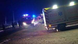 A fost actviat Planul Roșu de Intervenție, în județul Sibiu, în urma unui accident rutier în care este implicat un microbuz