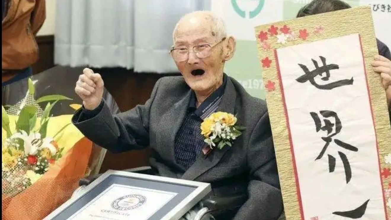 Un japonez de 112 ani, recunoscut oficial cel mai vârstnic bărbat din lume. El are cinci copii, 12 nepoţi, 16 strănepoţi şi un stră-strănepot