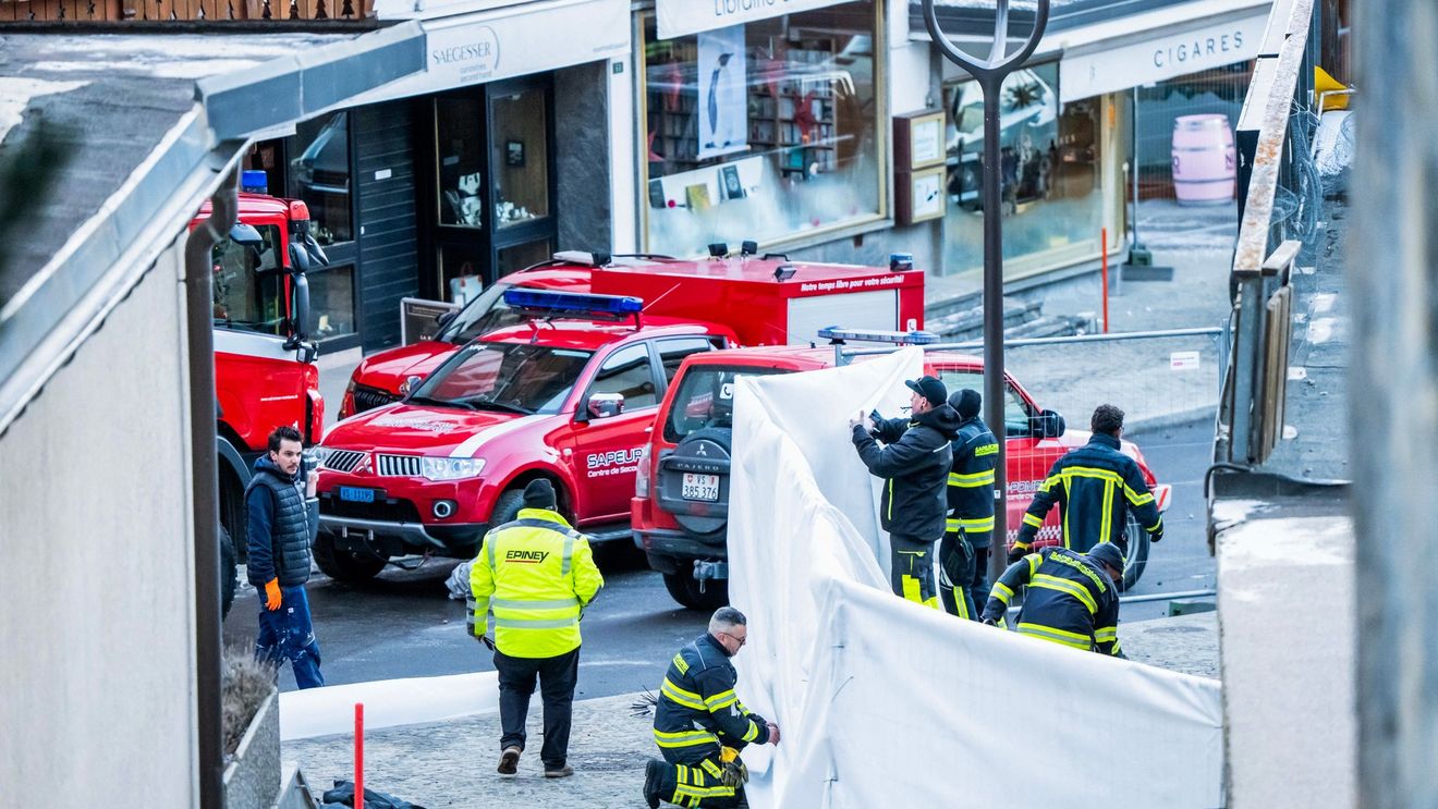 Memorialul dedicat victimelor incendiului din Crans Montana a fost acaparat de flăcări