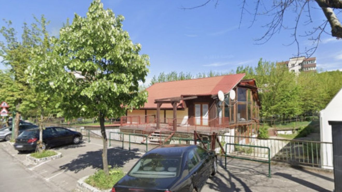 Construit în 2006, demolat în 2026 / Primăria Brașov cheltuie aproape 800 de mii de lei pentru a dărâma un centru social construit în urmă cu 20 de ani / ”E într-o stare avansată de degradare”