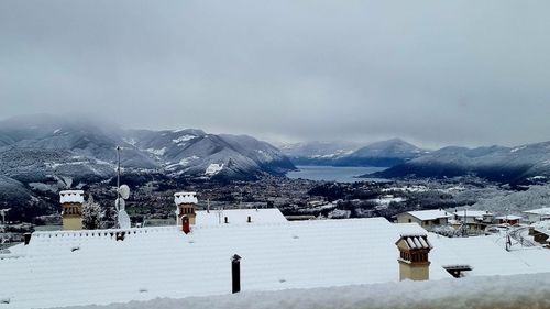 Ninsori, frig, furtuni şi inundaţii au lovit sudul Italiei