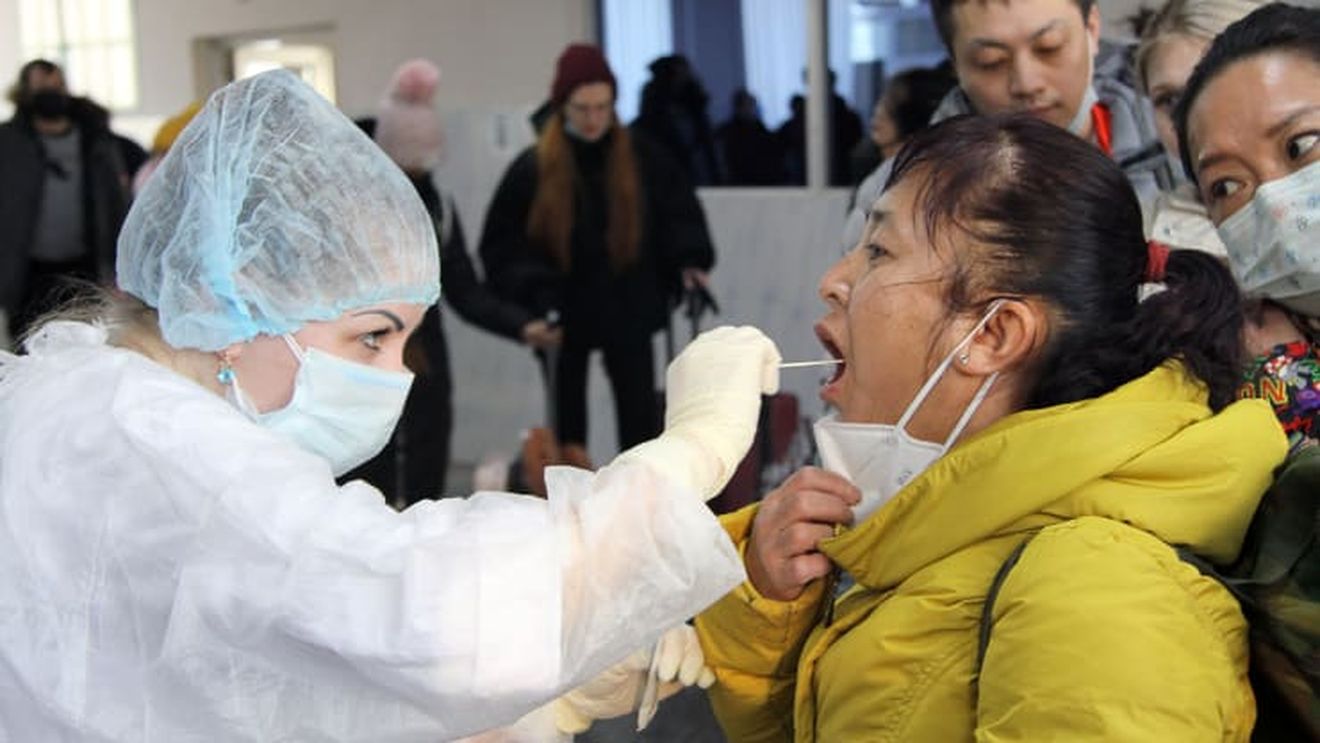 Coronavirus: boala ar fi benignă în 80% din cazuri. Un vast studiu chinez arată că pneumonia nu este mortală decât în 2,3% din cazuri. Pacienții care au deja maladii cardiovasculare și seniorii sunt cei mai amenințați