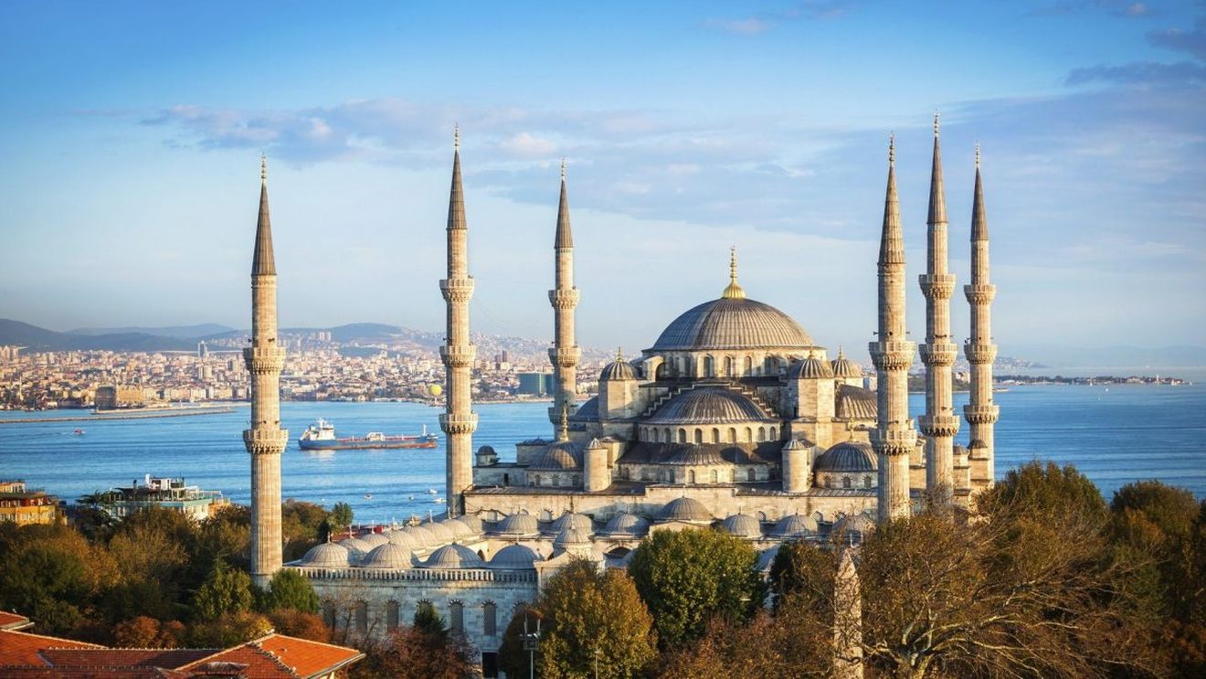 Papa Leon al XIV-lea este aşteptat sâmbătă la Moscheea Albastră din Istanbul, bijuterie emblematică a oraşului și celebru monument otoman