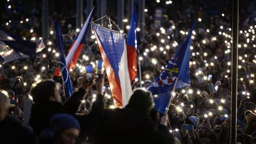 Zi de doliu în Cehia, după ce 14 persoane au fost ucise la cea mai vechie universitate din țară / Atacatorul este suspectat că şi-a ucis şi tatăl şi ar putea avea legătură cu moartea altor două persoane