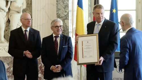 VIDEO Klaus Iohannis, în cadrul ceremoniei de la Castelul Benrath din Düsseldorf, unde a primit Premiul Civic German: Acest premiu are o semnificaţie aparte pentru mine, dar mai ales pentru cetăţenii României