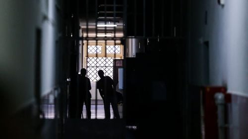 UPDATE Oficial: Un agent de poliție de la Penitenciarul Arad s-a împușcat mortal în cap cu arma din dotare