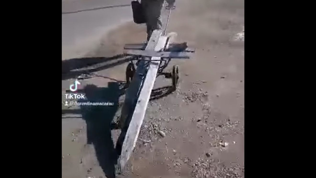 Bărbat de 73 de ani din Olt, cercetat de polițiști, după ce ar fi furat mai multe cruci de lemn din cimitir