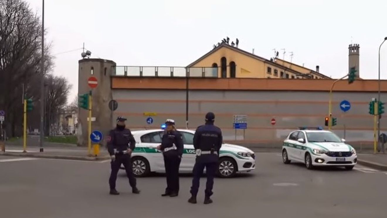 VIDEO Șase deținuți morți în Italia, în urma unei revolte împotriva coronavirusului. Deținuții se tem din cauza supraaglomerării închisorilor