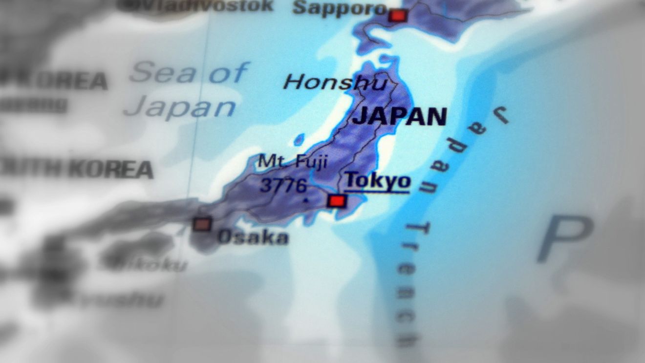 Sute de zboruri şi de trenuri au fost anulate în Japonia, înainte de trecerea unui taifun