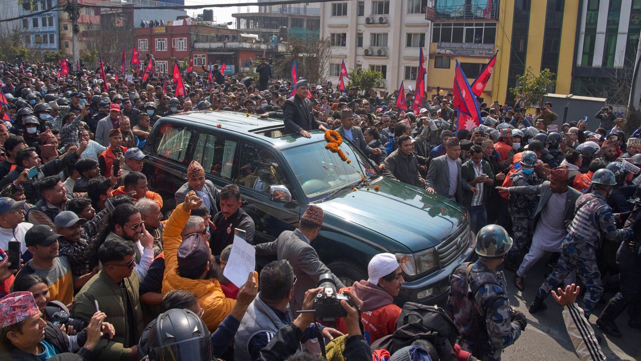 Mii de oameni s-au adunat în sprijinul fostului rege al Nepalului și cer revenirea la monarhie