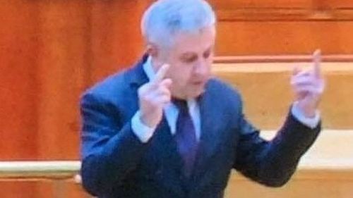 Asociația VeDem Just a depus plângere la poliție împotriva lui Florin Iordache, după ce deputatul le-a arătat degetul mijlociu parlamentarilor din Opoziție