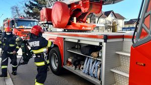 Patru utilaje au luat foc pe șantierul drumului expres Craiova-Pitești