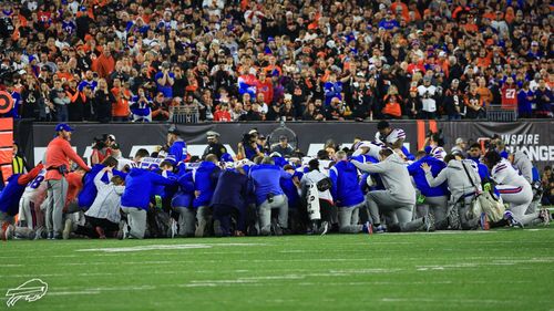 Starul NFL Damar Hamlin, în stare critică după ce s-a prăbușit în meciul cu Cincinnati Bengals